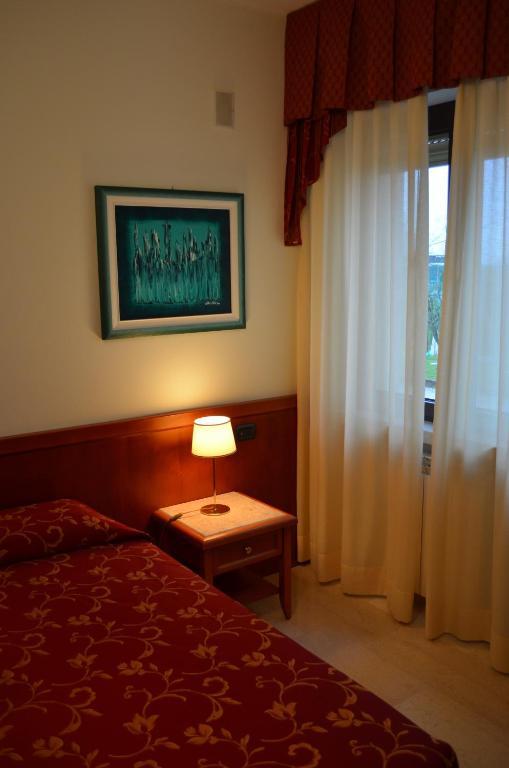 Hotel Olioso Peschiera del Garda Quarto foto