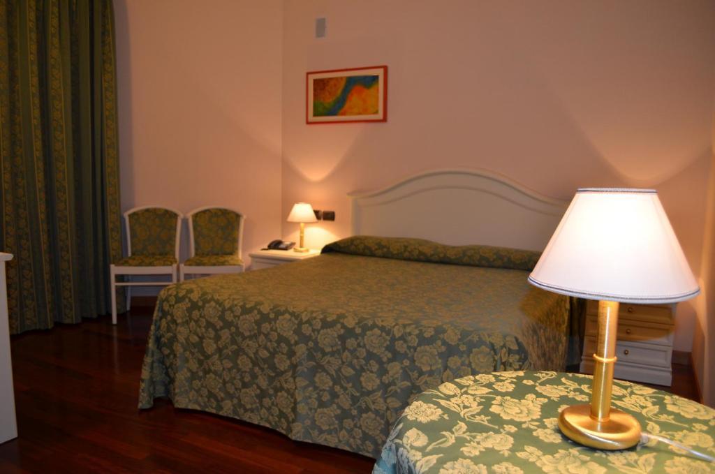 Hotel Olioso Peschiera del Garda Quarto foto