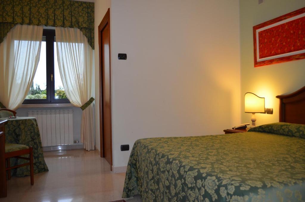 Hotel Olioso Peschiera del Garda Quarto foto
