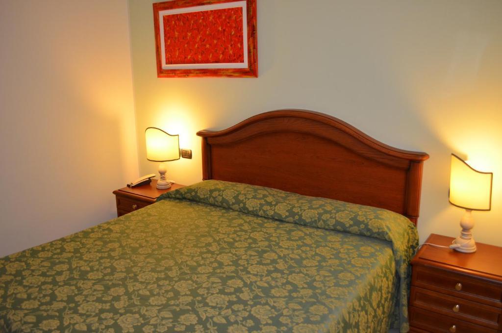 Hotel Olioso Peschiera del Garda Quarto foto