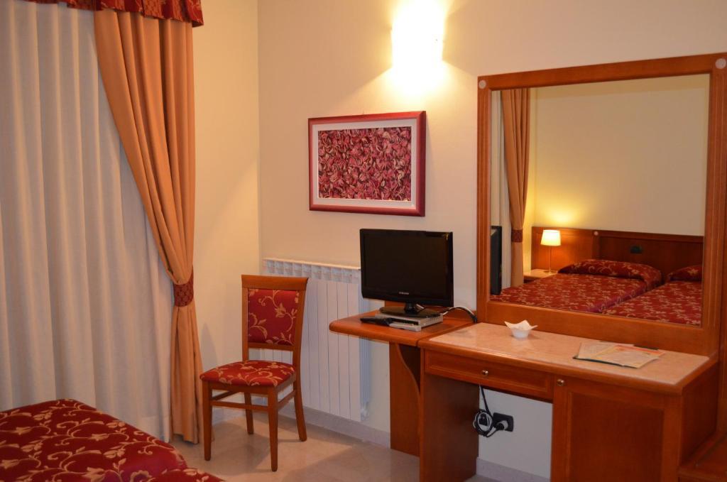 Hotel Olioso Peschiera del Garda Quarto foto