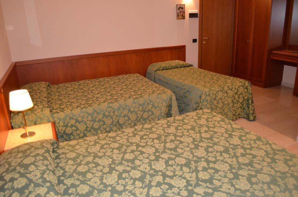 Hotel Olioso Peschiera del Garda Quarto foto