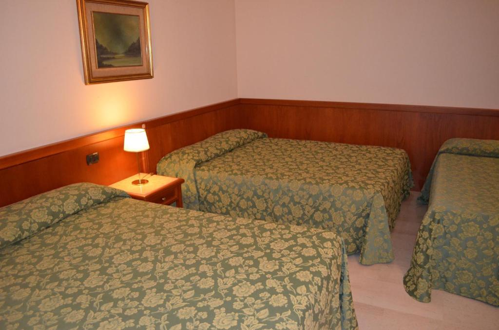 Hotel Olioso Peschiera del Garda Quarto foto